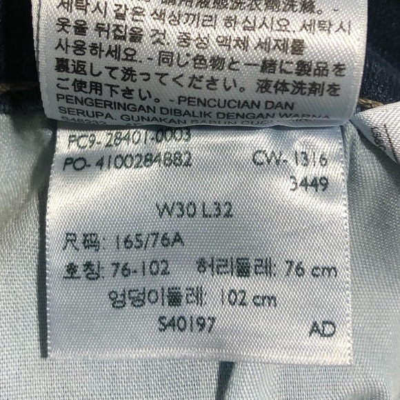 Levi’s slimming straight women’s jeans size 30W 32L. - Picture 6 of 7